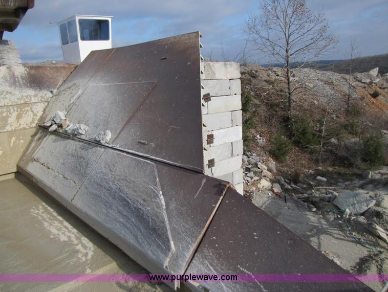 image for item B2137 1995 Cedarapids 3054 portable jaw crusher