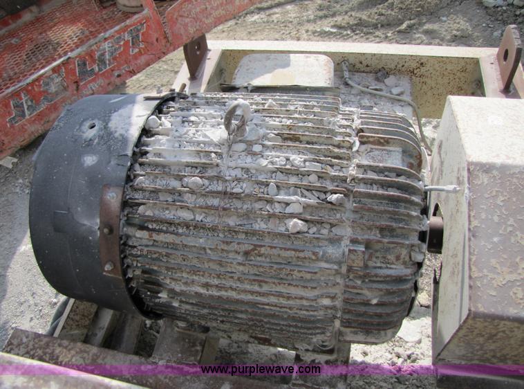 image for item B2137 1995 Cedarapids 3054 portable jaw crusher