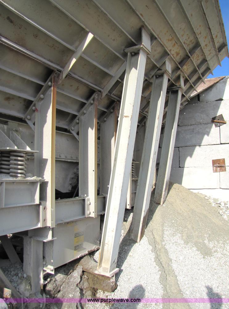 image for item B2137 1995 Cedarapids 3054 portable jaw crusher