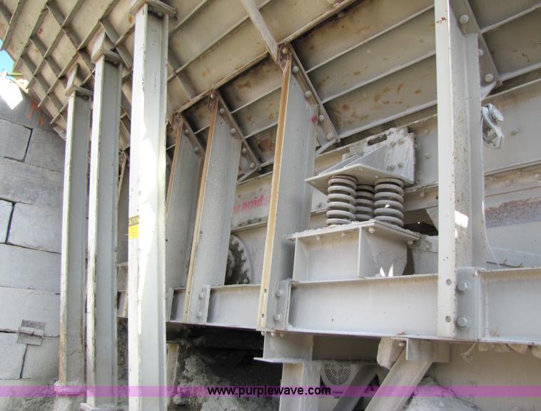 image for item B2137 1995 Cedarapids 3054 portable jaw crusher