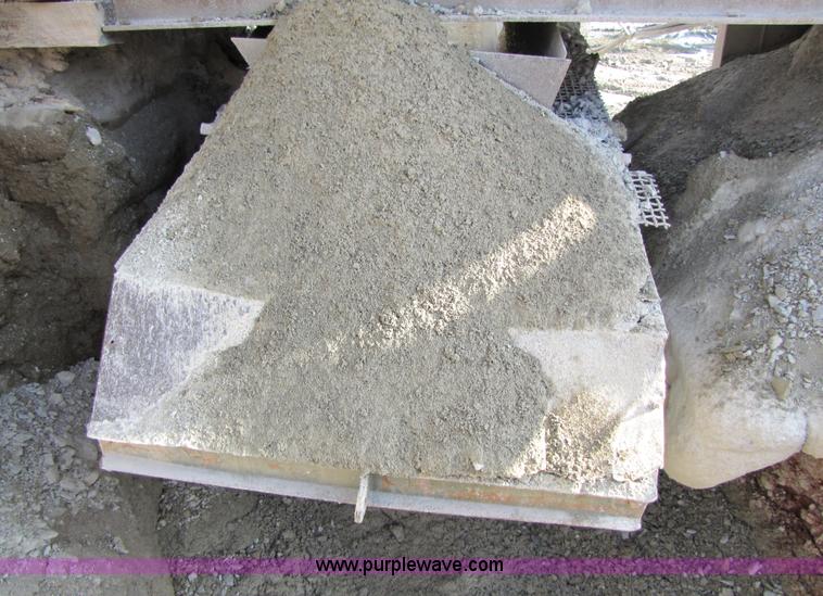 image for item B2137 1995 Cedarapids 3054 portable jaw crusher