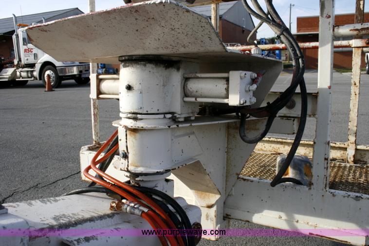 image for item 6063 2000 Snorkel TB-A60RDZ boom lift