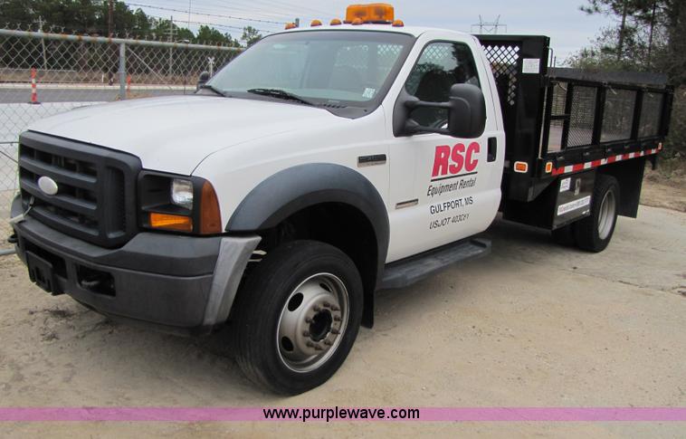 image for item B2149 2007 Ford F450 Super Duty flatbed delivery truck