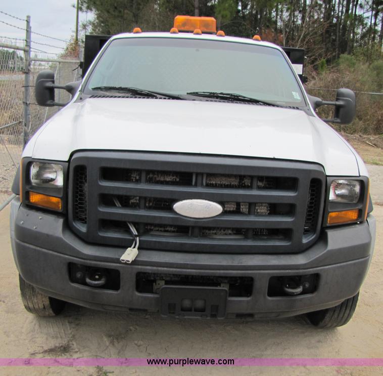 image for item B2149 2007 Ford F450 Super Duty flatbed delivery truck