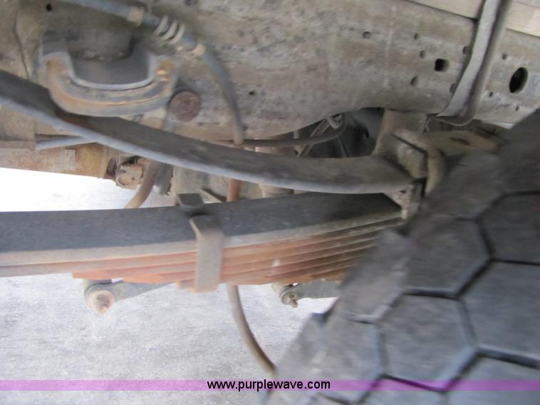 image for item B2149 2007 Ford F450 Super Duty flatbed delivery truck