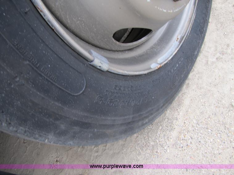 image for item B2149 2007 Ford F450 Super Duty flatbed delivery truck