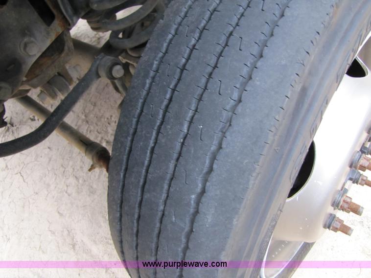 image for item B2149 2007 Ford F450 Super Duty flatbed delivery truck