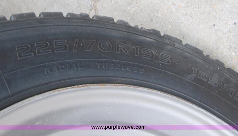 image for item B2149 2007 Ford F450 Super Duty flatbed delivery truck