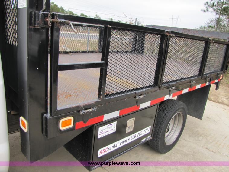 image for item B2149 2007 Ford F450 Super Duty flatbed delivery truck