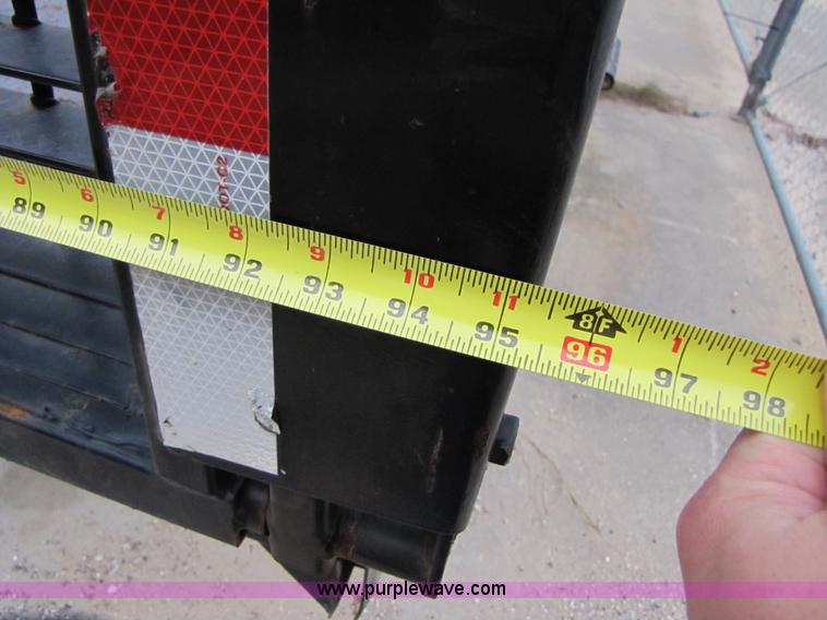 image for item B2149 2007 Ford F450 Super Duty flatbed delivery truck