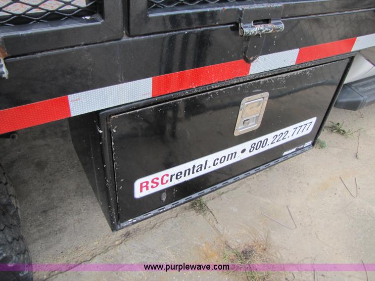 image for item B2149 2007 Ford F450 Super Duty flatbed delivery truck