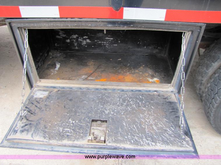 image for item B2149 2007 Ford F450 Super Duty flatbed delivery truck