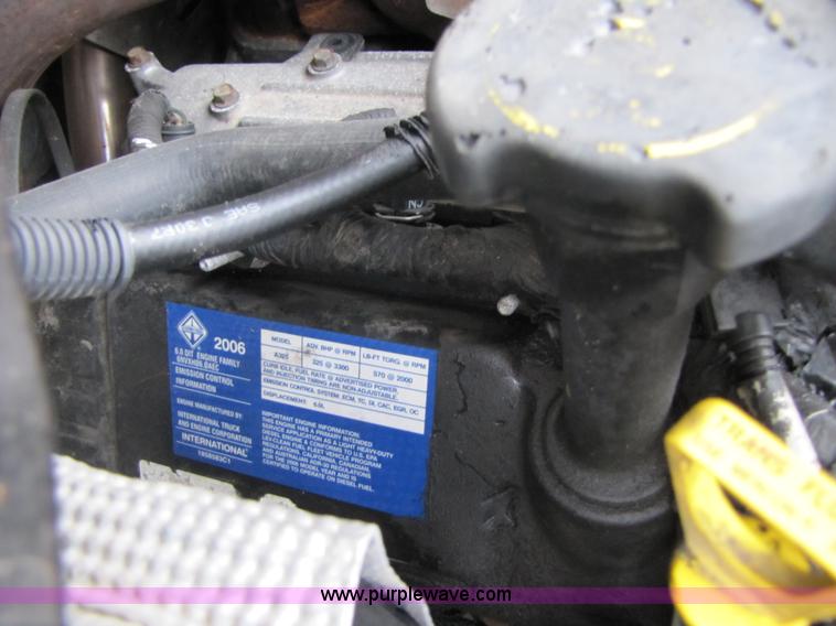 image for item B2149 2007 Ford F450 Super Duty flatbed delivery truck