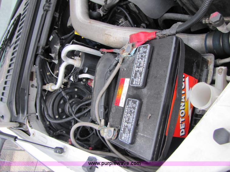 image for item B2149 2007 Ford F450 Super Duty flatbed delivery truck