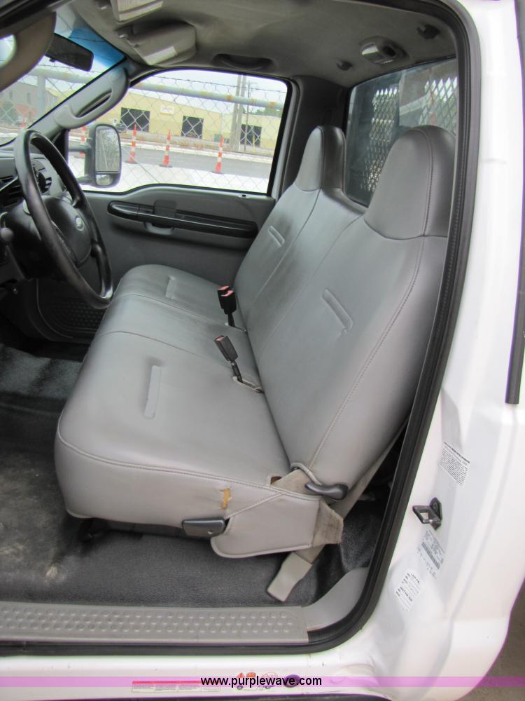 image for item B2149 2007 Ford F450 Super Duty flatbed delivery truck