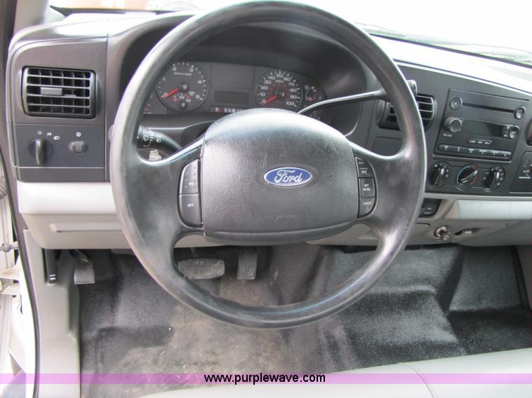 image for item B2149 2007 Ford F450 Super Duty flatbed delivery truck