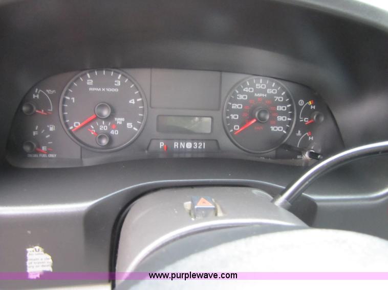 image for item B2149 2007 Ford F450 Super Duty flatbed delivery truck