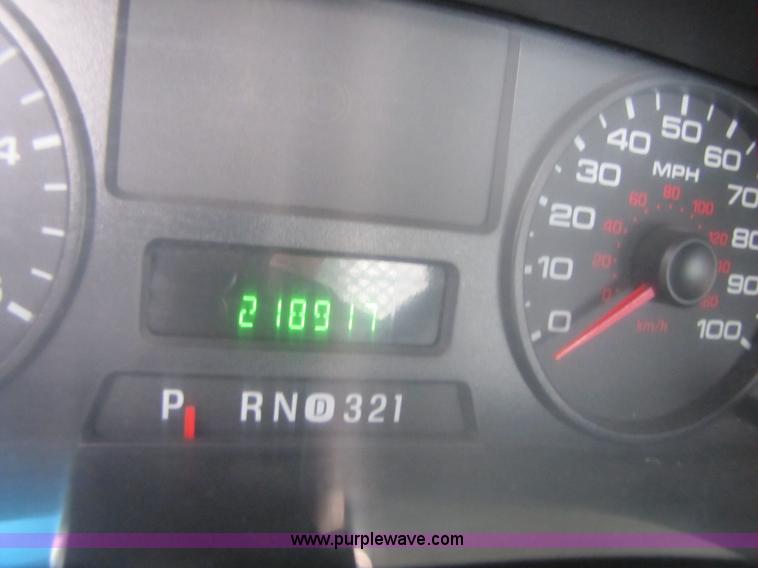 image for item B2149 2007 Ford F450 Super Duty flatbed delivery truck