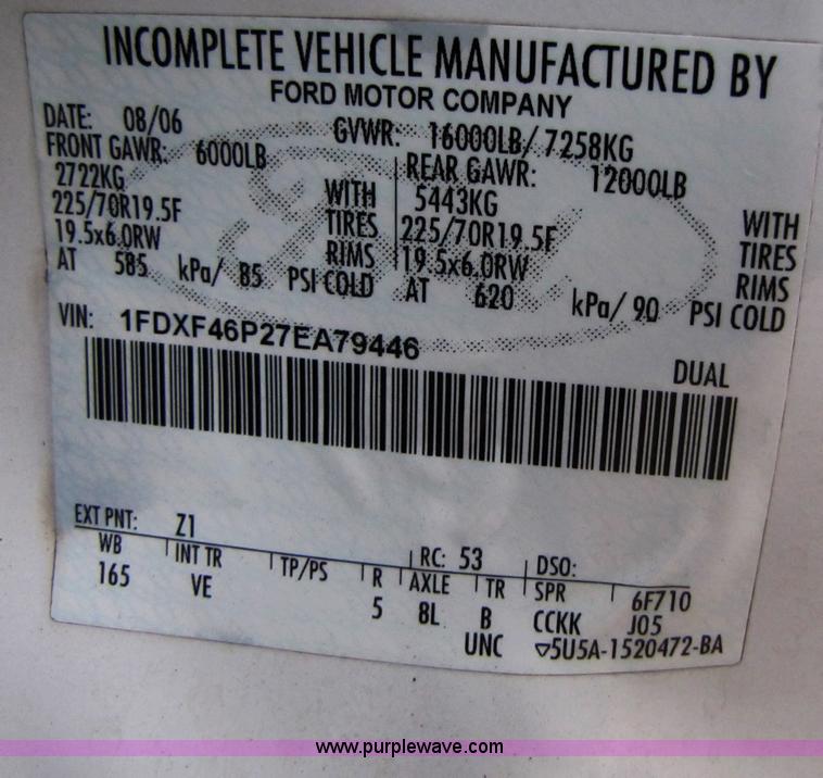 image for item B2149 2007 Ford F450 Super Duty flatbed delivery truck