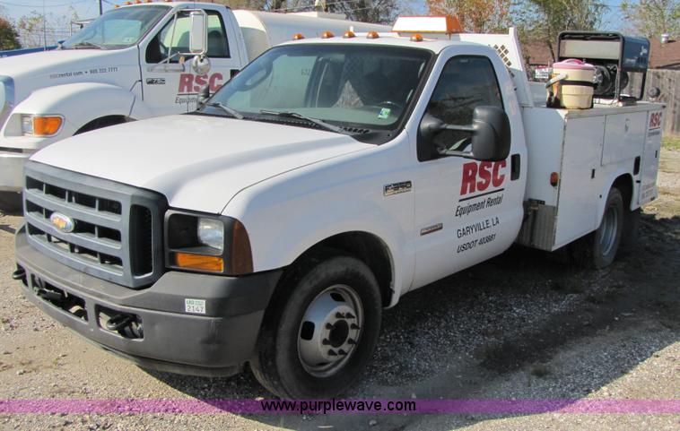 image for item B2150 2006 Ford F350 Super Duty service truck