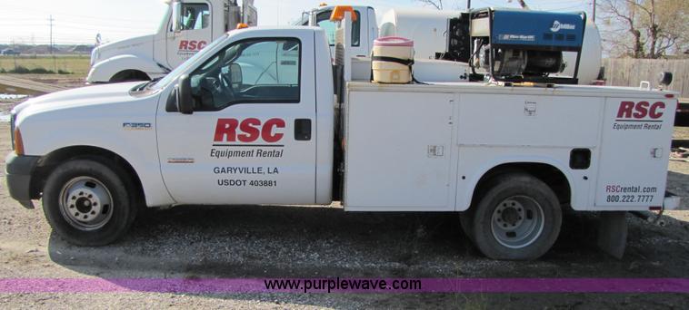 image for item B2150 2006 Ford F350 Super Duty service truck