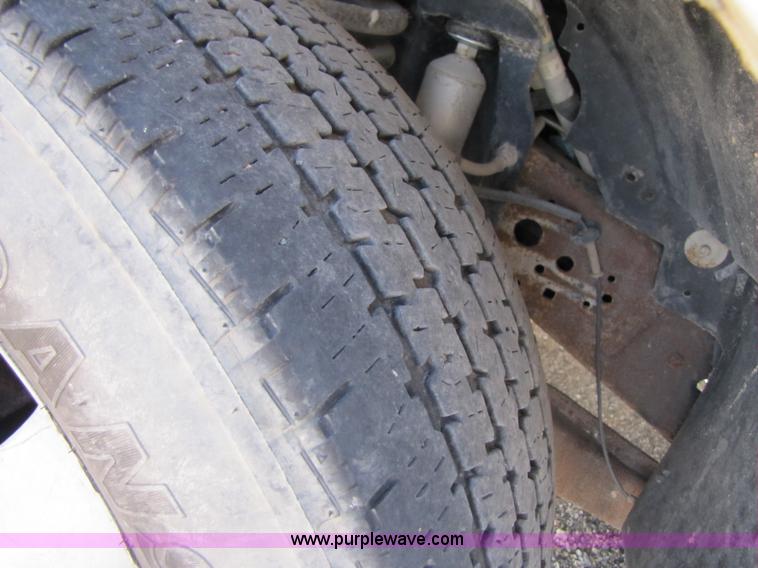 image for item B2150 2006 Ford F350 Super Duty service truck