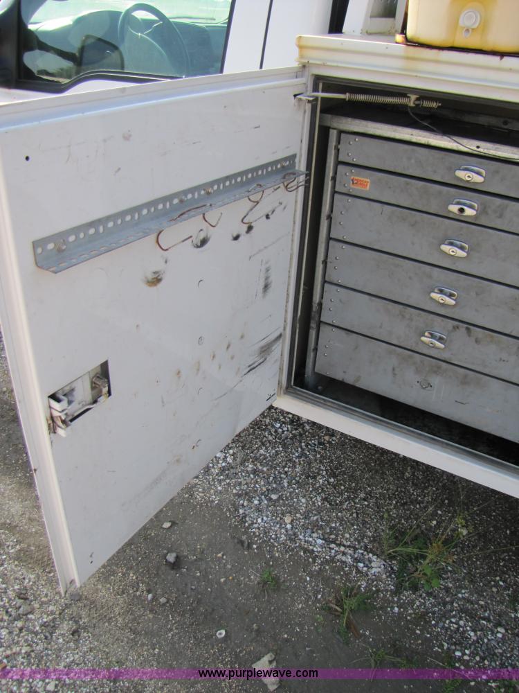 image for item B2150 2006 Ford F350 Super Duty service truck