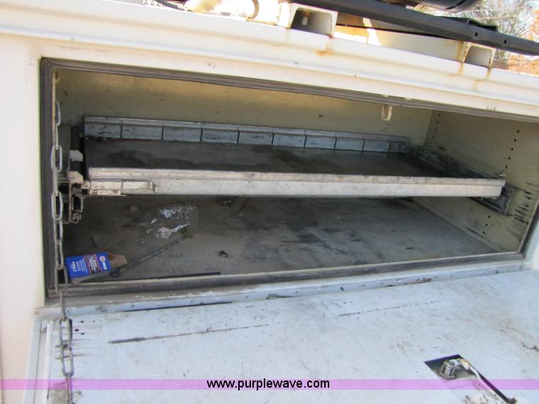 image for item B2150 2006 Ford F350 Super Duty service truck