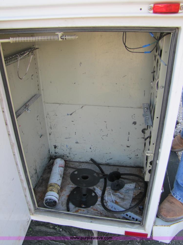 image for item B2150 2006 Ford F350 Super Duty service truck