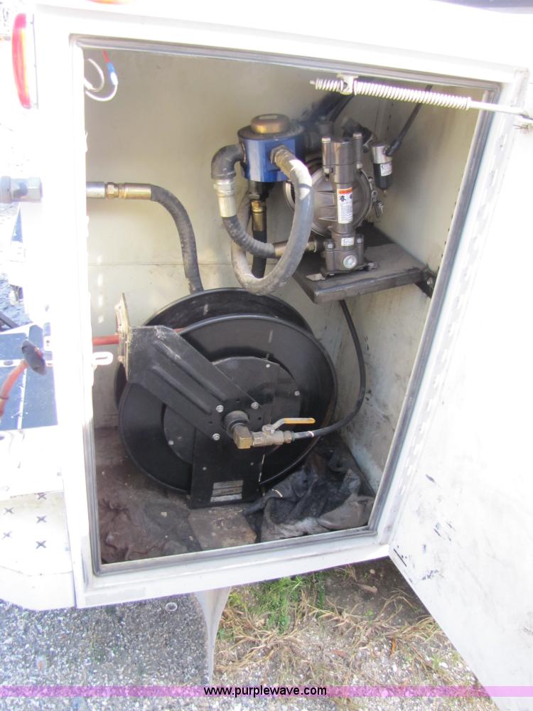 image for item B2150 2006 Ford F350 Super Duty service truck