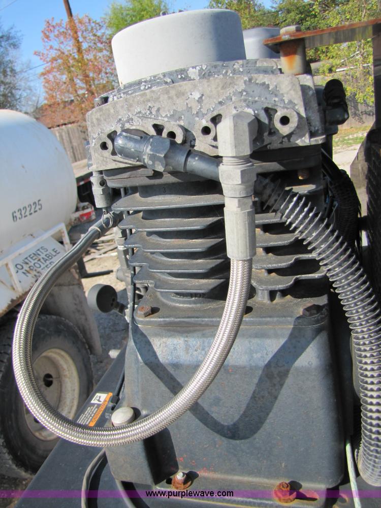 image for item B2150 2006 Ford F350 Super Duty service truck