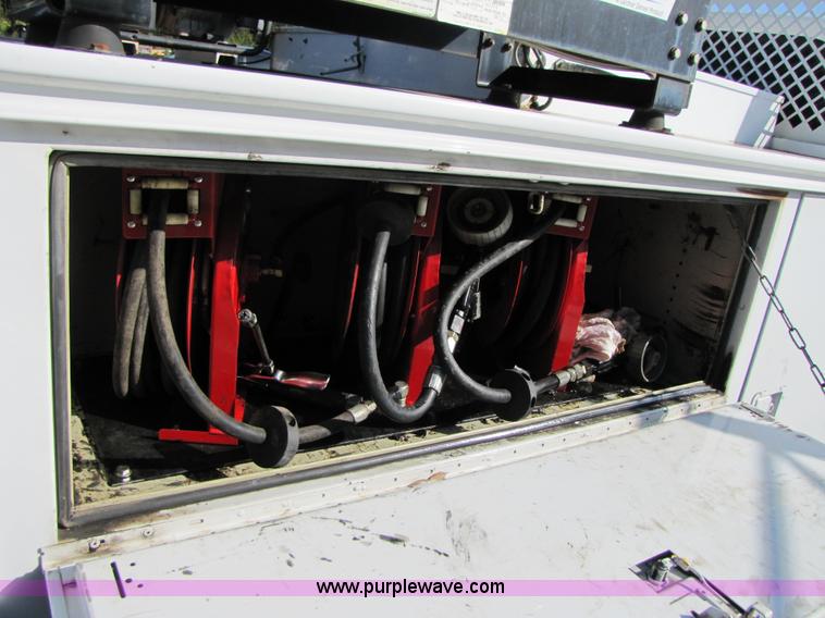 image for item B2150 2006 Ford F350 Super Duty service truck