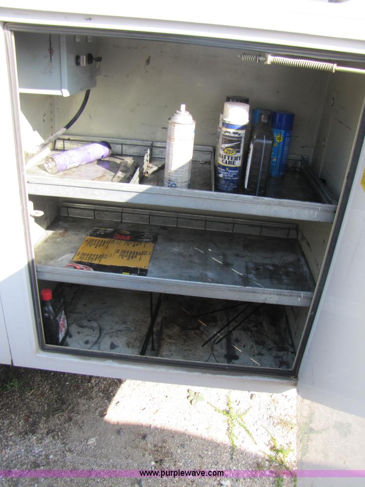 image for item B2150 2006 Ford F350 Super Duty service truck