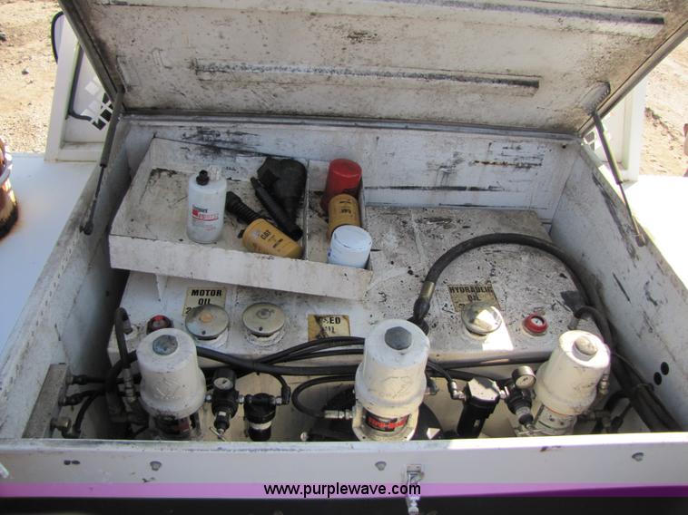 image for item B2150 2006 Ford F350 Super Duty service truck