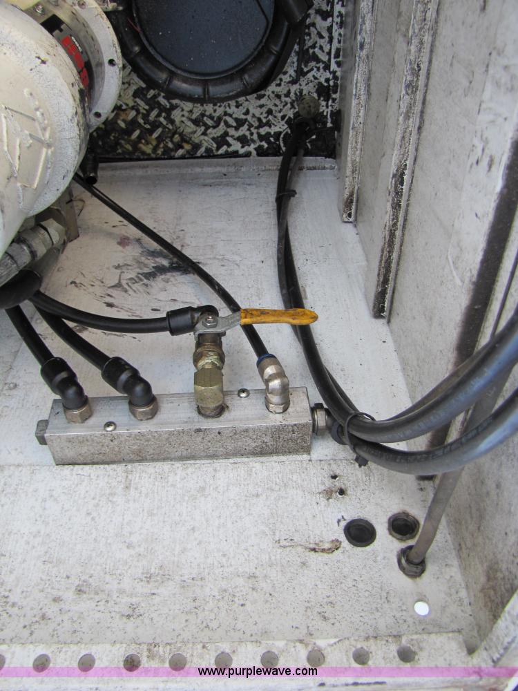 image for item B2150 2006 Ford F350 Super Duty service truck