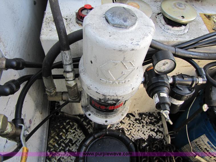 image for item B2150 2006 Ford F350 Super Duty service truck