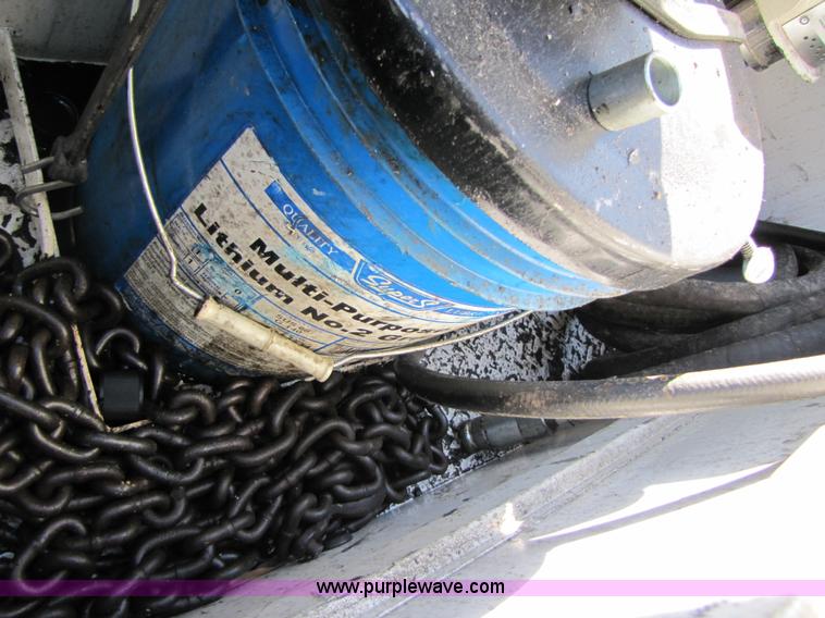 image for item B2150 2006 Ford F350 Super Duty service truck