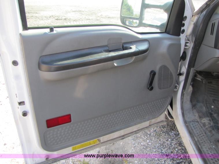 image for item B2150 2006 Ford F350 Super Duty service truck