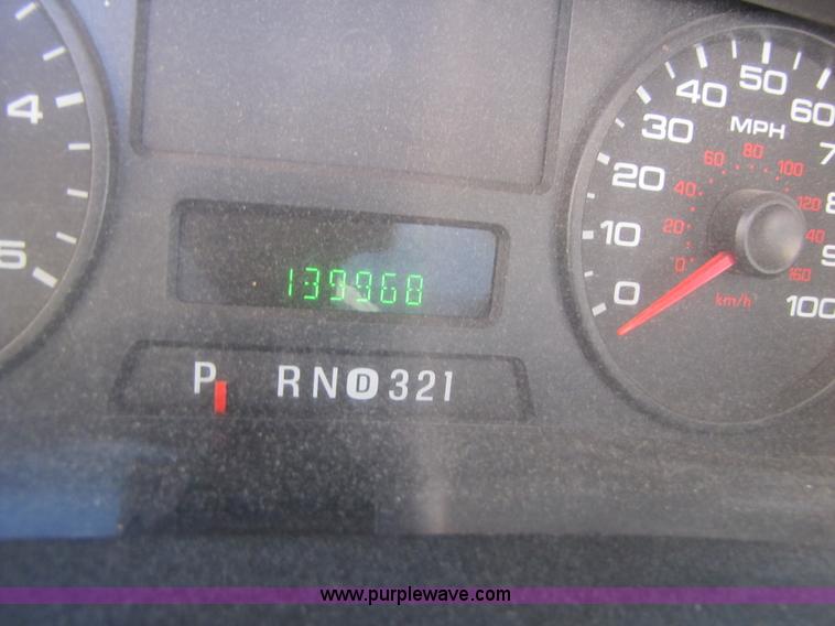 image for item B2150 2006 Ford F350 Super Duty service truck