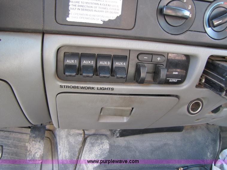 image for item B2150 2006 Ford F350 Super Duty service truck