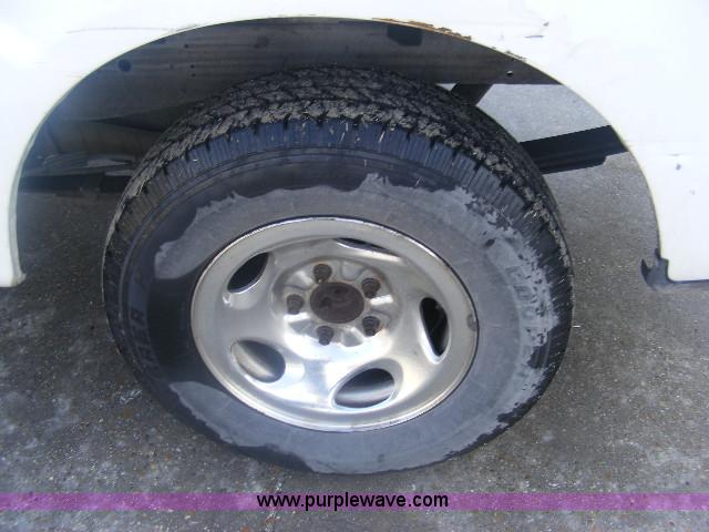 image for item B2160 1999 Ford F150 XLT supercab pickup truck