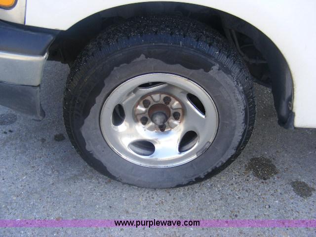 image for item B2160 1999 Ford F150 XLT supercab pickup truck