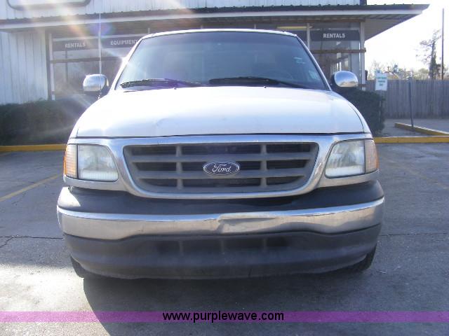 image for item B2161 2002 Ford F150 XLT supercab pickup truck