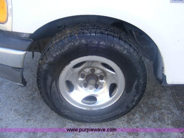 image for item B2161 2002 Ford F150 XLT supercab pickup truck