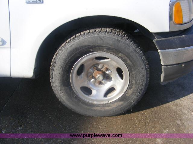 image for item B2161 2002 Ford F150 XLT supercab pickup truck