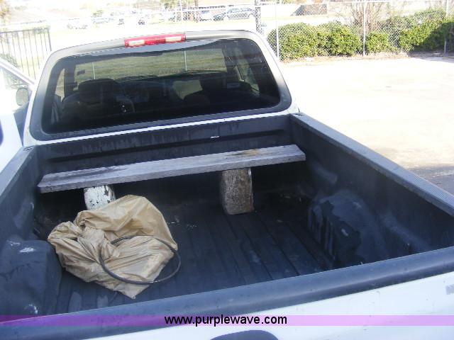 image for item B2161 2002 Ford F150 XLT supercab pickup truck