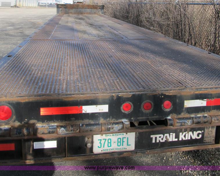 image for item B2562 2006 Trail King TK70HT hydra-tail trailer