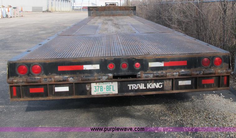 image for item B2562 2006 Trail King TK70HT hydra-tail trailer