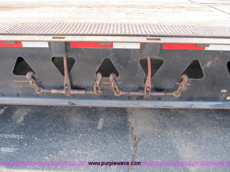 image for item B2562 2006 Trail King TK70HT hydra-tail trailer