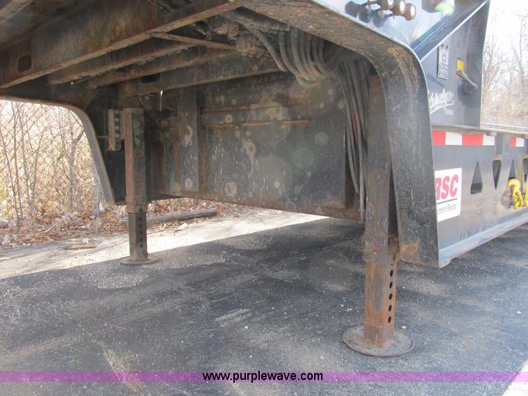 image for item B2562 2006 Trail King TK70HT hydra-tail trailer